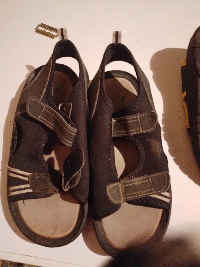 1 paire de sandales taille 34 noire