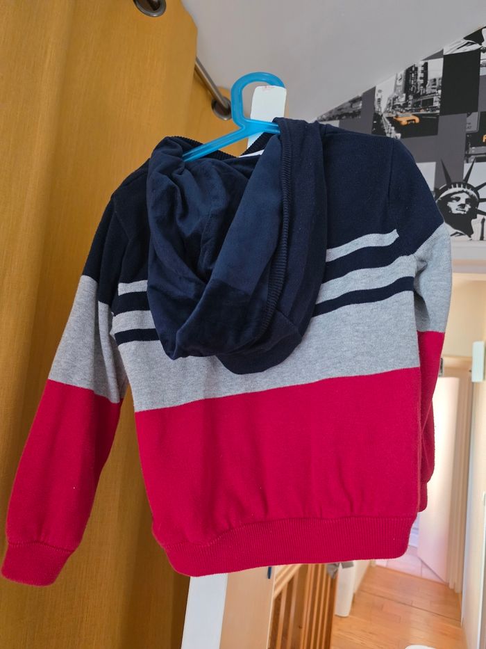 Pull a capuche - photo numéro 2