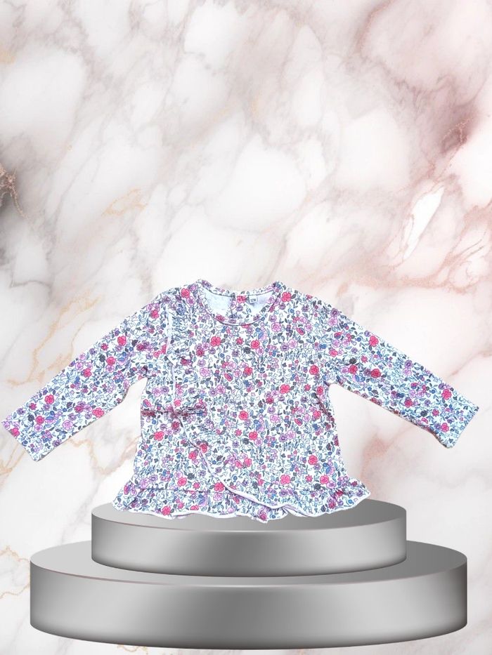 Le haut fleuri pour bébé fille taille 12 mois