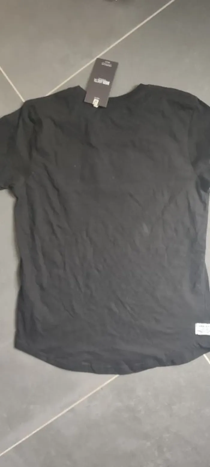 TEE SHIRT DELUXE 14 ANS neuf - photo numéro 3