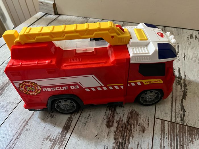 Camion de pompier et accessoires - photo numéro 3