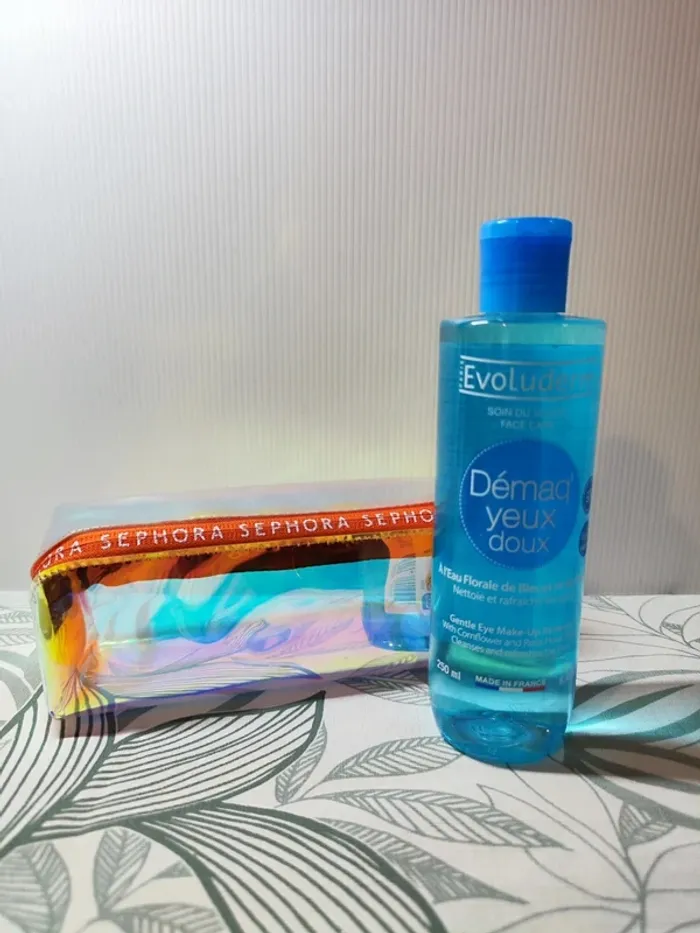 Sephora trousse et évoluderm demaquillant yeux 250 ml   à utiliser 6 mois après ouverture