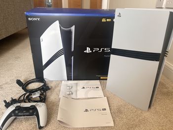 Console Playstation 5 Pro 2 To - En boîte - Tous câbles - 1 manette