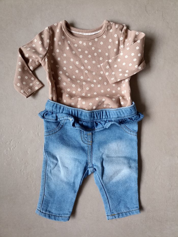 Ensemble bébé fille mois printanier legging et tee shirt manches