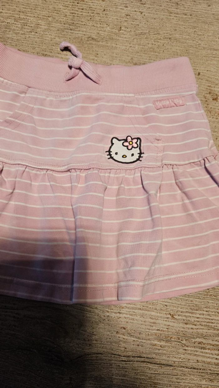 Jupe courte rose clair et blanche, Hello Kitty, H&M, taille 6/7 ans - photo numéro 3