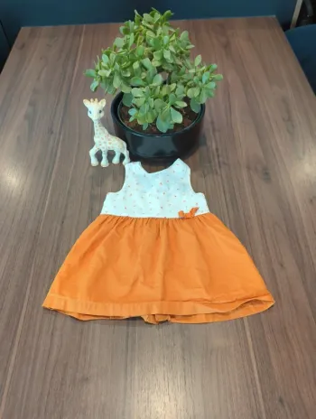 Robe orange et blanche 9m