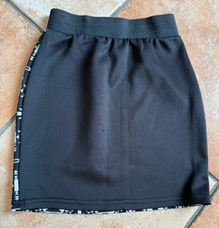 Jupe droite noire et blanche motifs losanges taille 8 ans - photo numéro 2