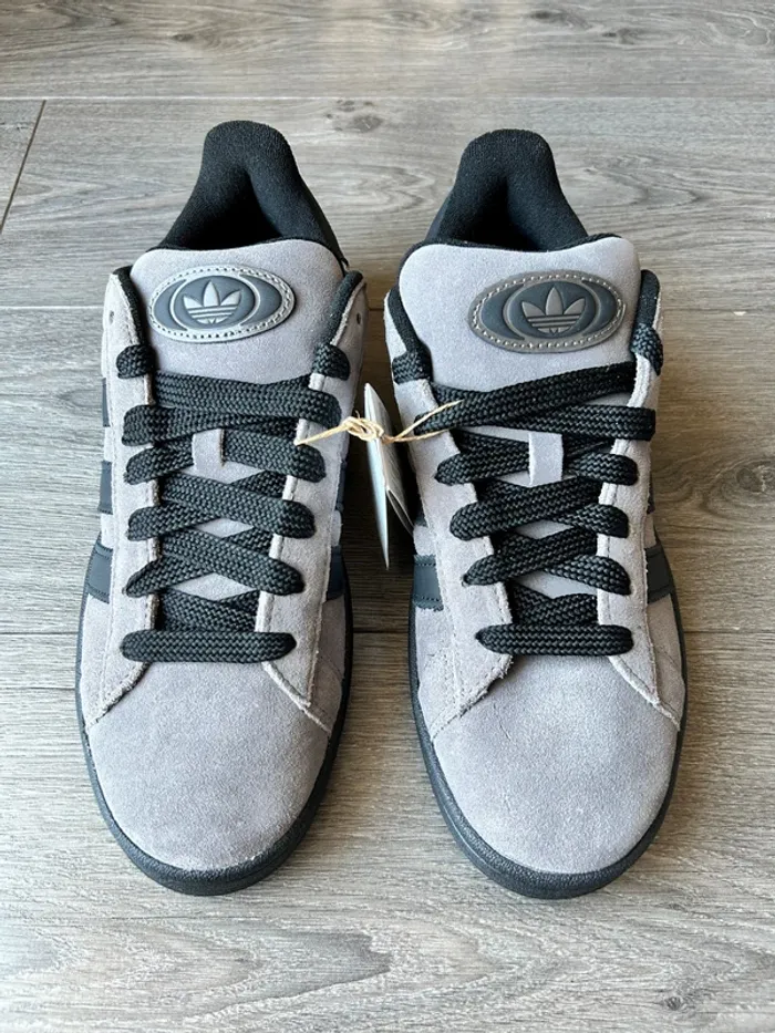 Baskets Adidas Campus Taille 45 1/3 Neuves - photo numéro 2