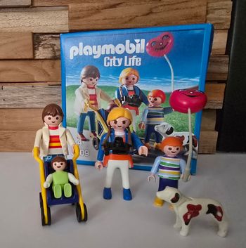 Playmobil 3209 : promenade famille  poussette avec un chien