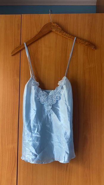 Top en satin bleu clair M