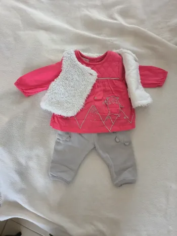 Ensemble 1 mois pantalon, combinaison body et boléro