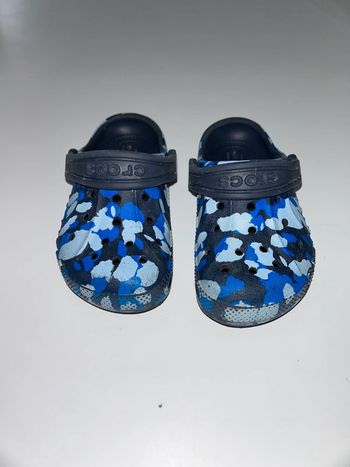 Crocs enfant bleues motif camouflage militaire c8 24/25