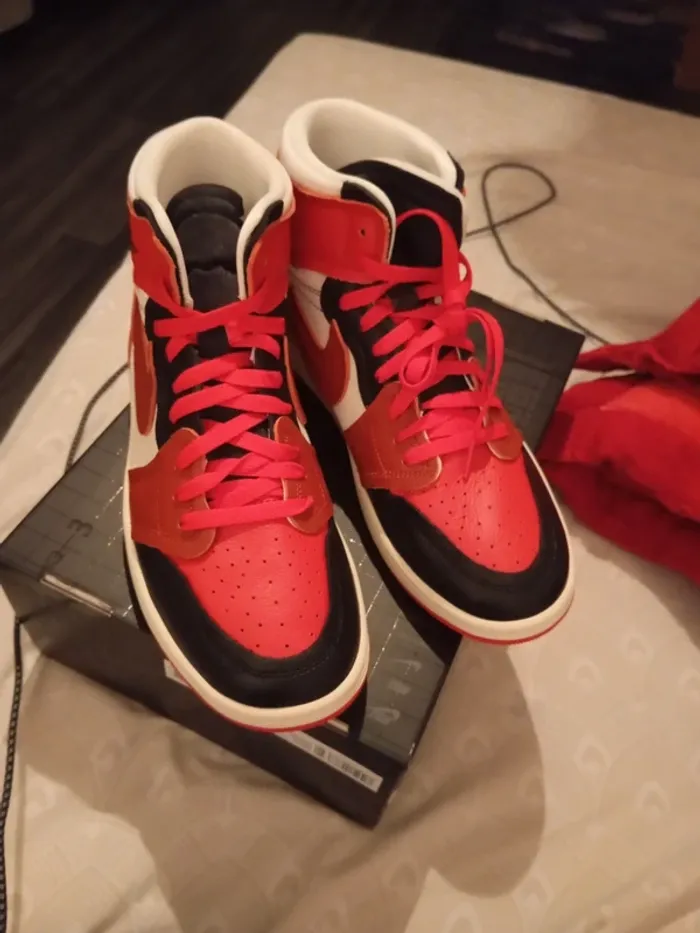 Air Jordan one taille 44.5 - photo numéro 3