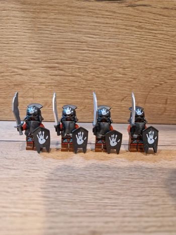 Figurines type lego 4 guerriers orcs seigneur des anneaux