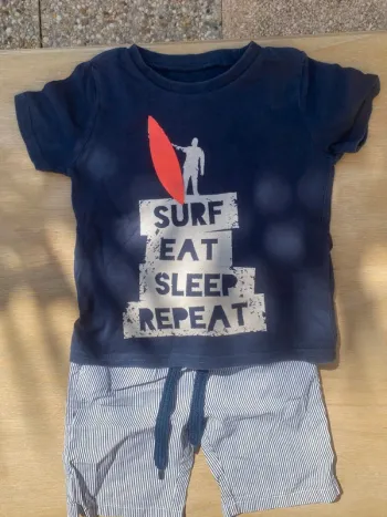 Ensemble  tee shirt/short taille 2 ans