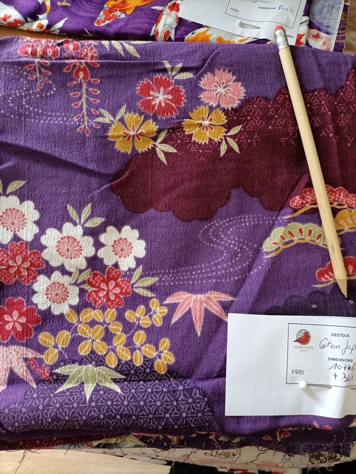 🏡 Coupon coton japonais – motif floral traditionnel violet