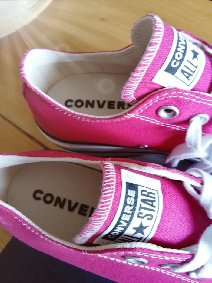 Paire de Converse basses, plateforme, pointure 39, couleur Cerise - photo numéro 2