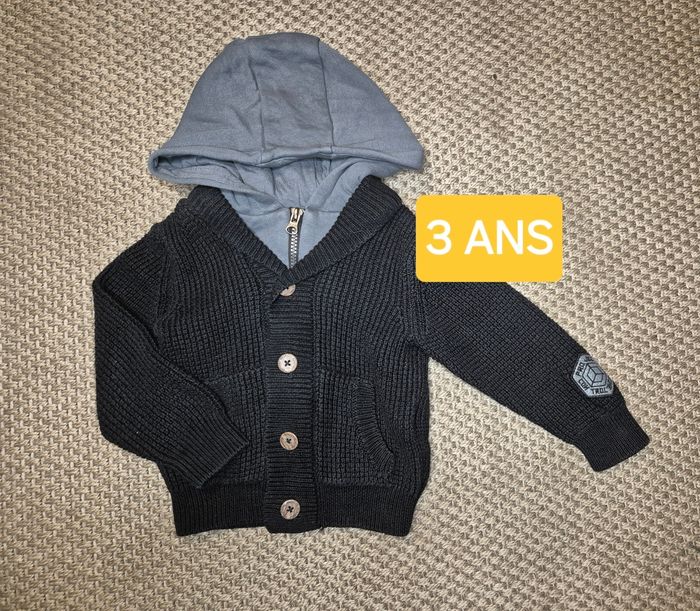 Gilet doublé avec capuche noir et gris - 3 ans