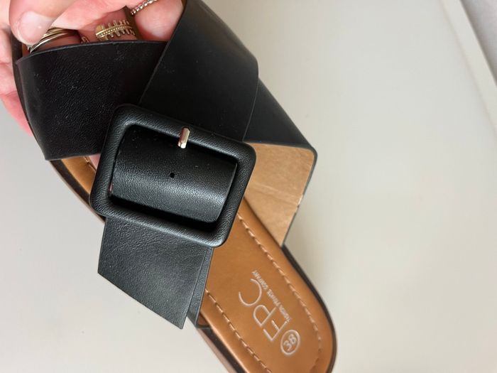 Sandales FPC noires avec boucles - photo numéro 2