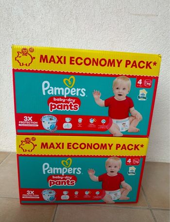 Couches Pampers taille 4
