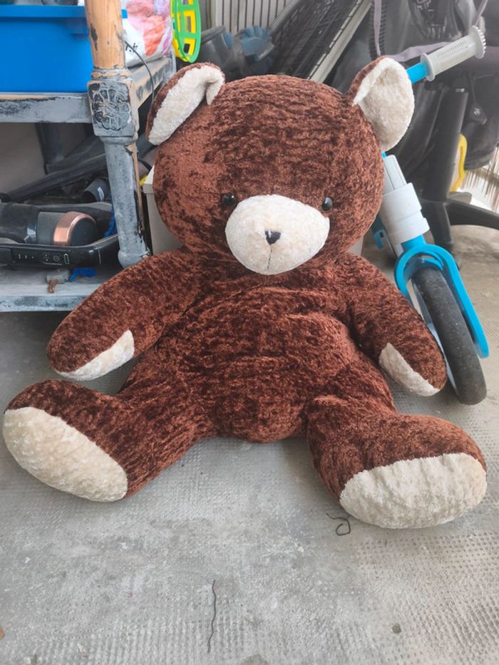 Grosse peluche ours