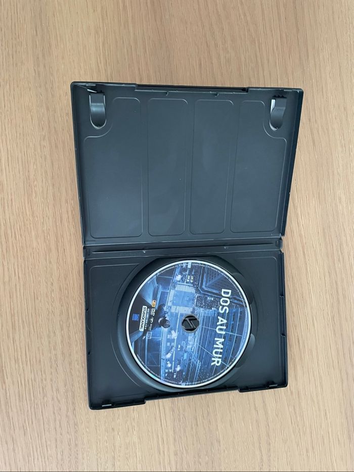 🍿 DOS AU MUR - photo numéro 2
