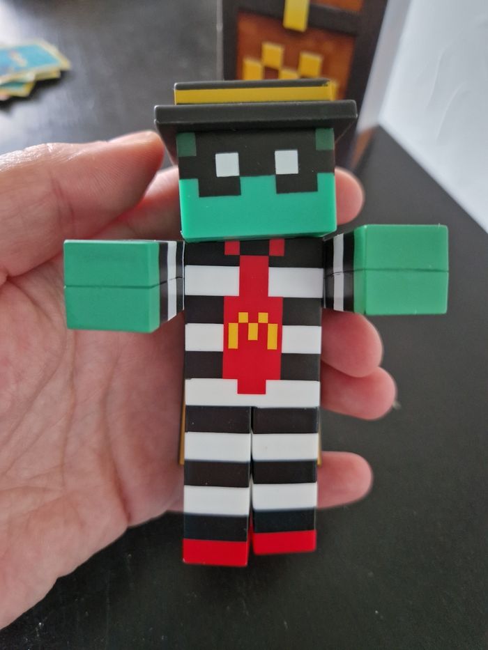Figurine minecraft McDonald's - photo numéro 2