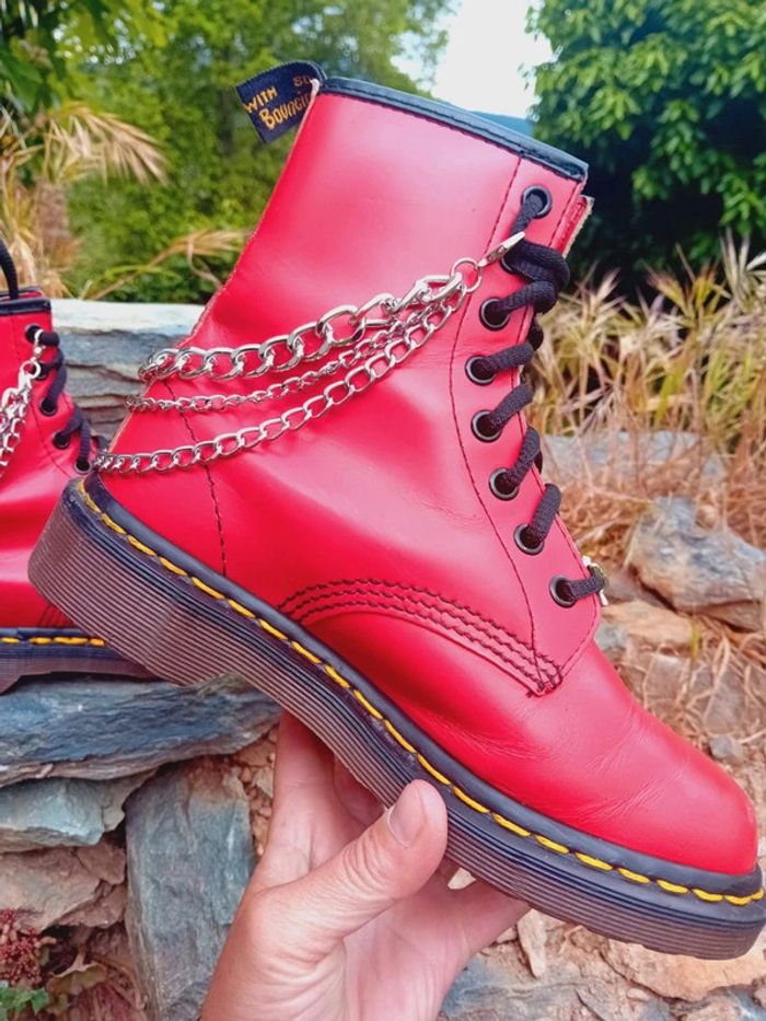 Dr. Martens made in England 🇬🇧 rouge custom chaînes 🔗 et barbelés punk goth uk3 36 - photo numéro 7