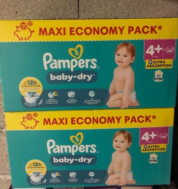 Lot 2 cartons de couches Pampers taille 4+