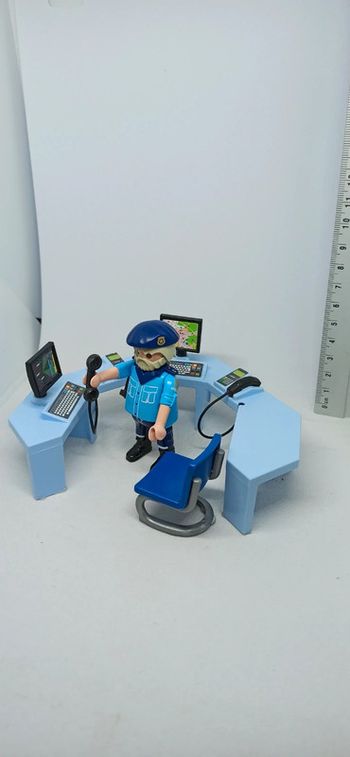Homme policier avec bureau centre de commandes playmobil