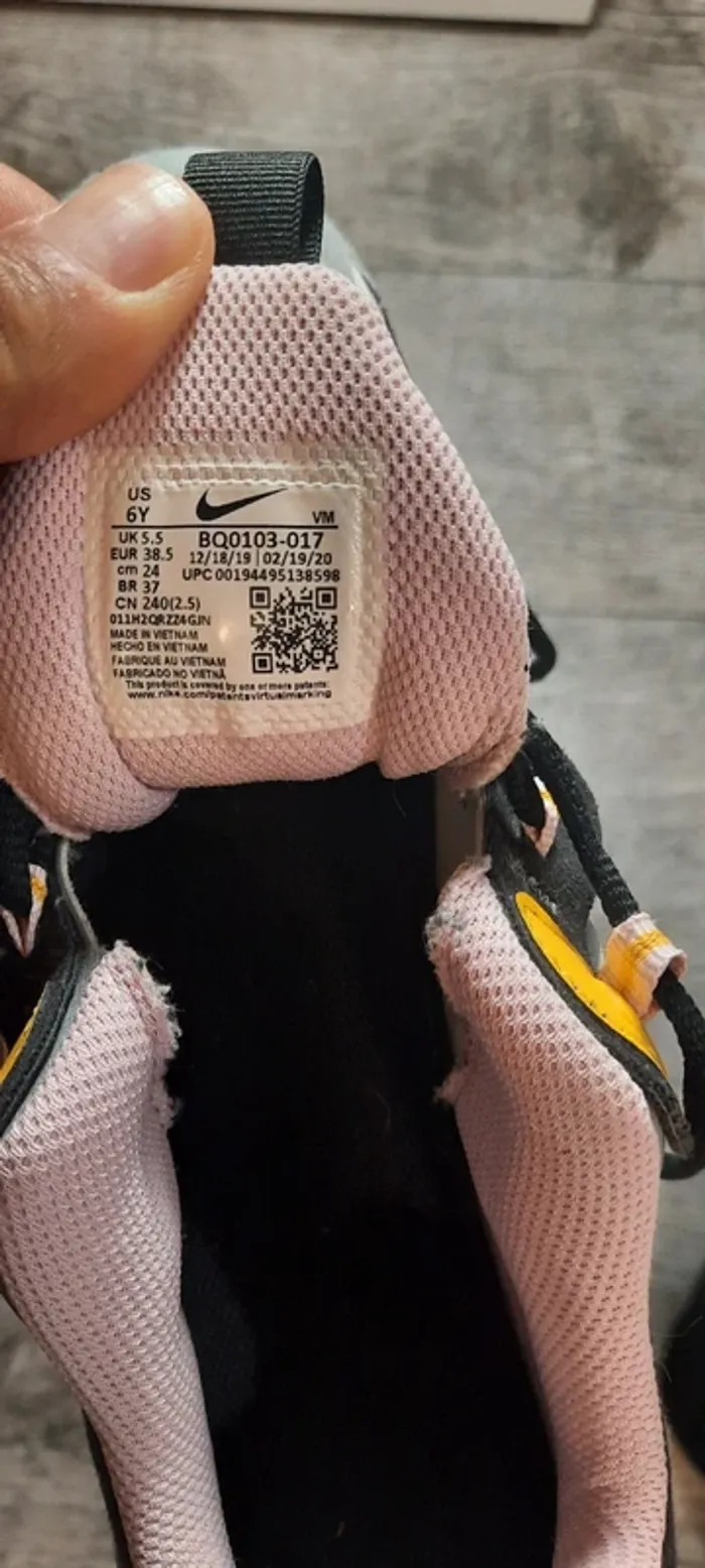 Basket femme Nike Air Max 270 React taille 38,5 - photo numéro 10