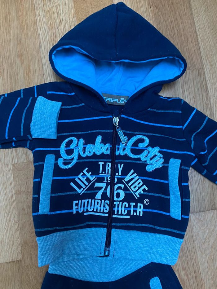 Jogging avec capuche 3 mois - photo numéro 2
