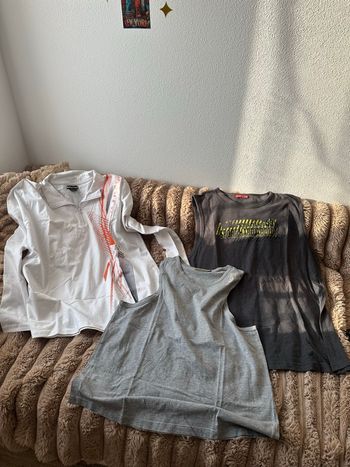 Lot 1 t-shirt et 2 débardeur 