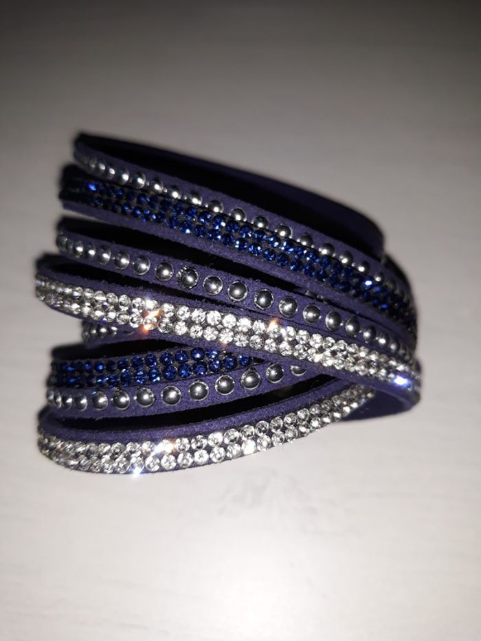 Magnifique bracelet neuf en strass
