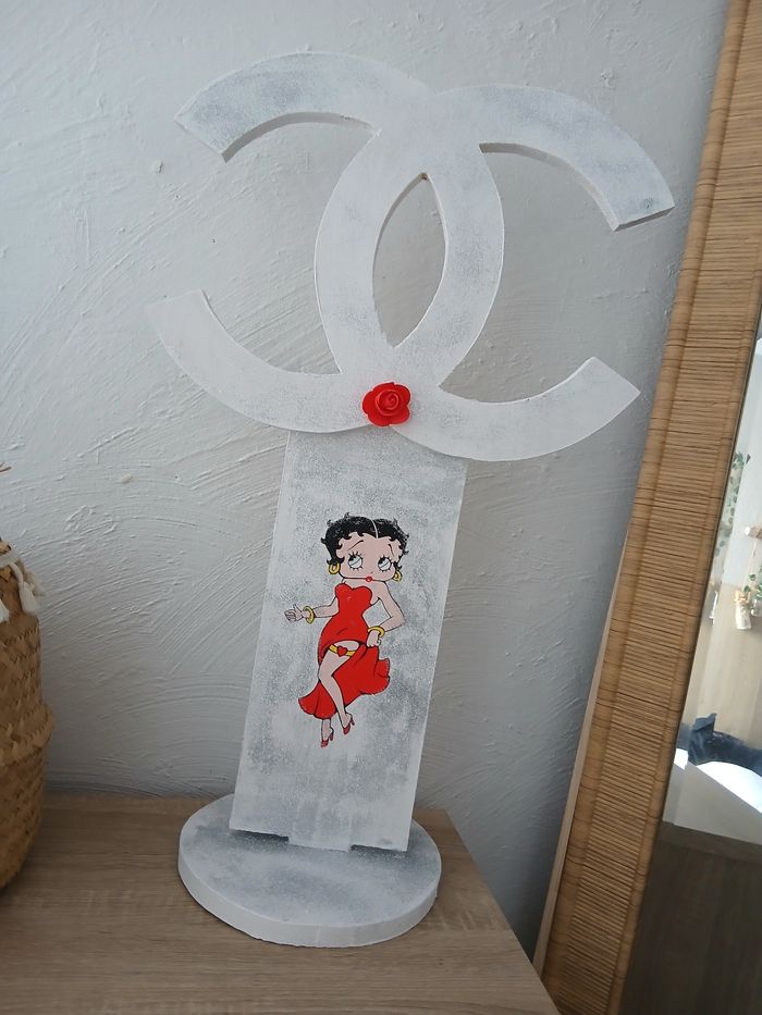 Lampe en bois betty boop