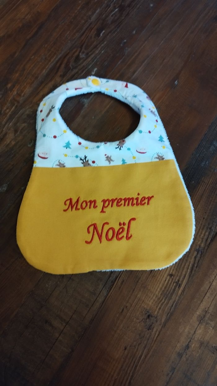 Bavoir Mon premier Noël brodé 0-6. mois - photo numéro 2