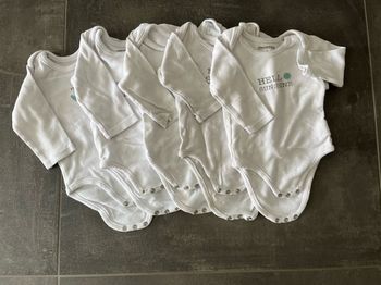 Lot de 5 bodys taille 9 mois Orchestra