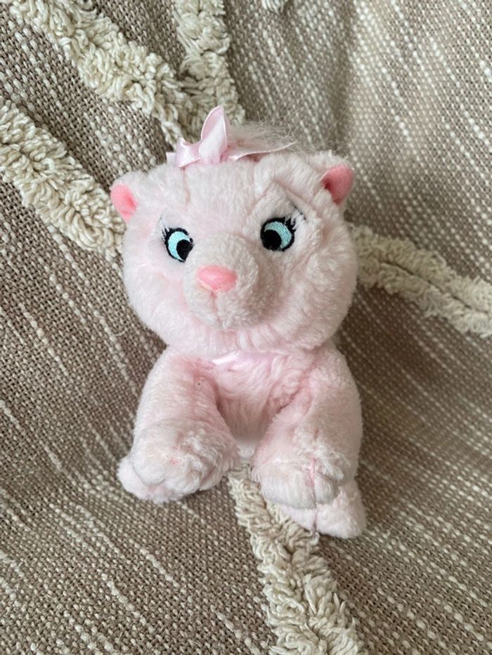 Peluche doudou 18cm disney les aristochats Marie chat rose noeud très bon état - photo numéro 3