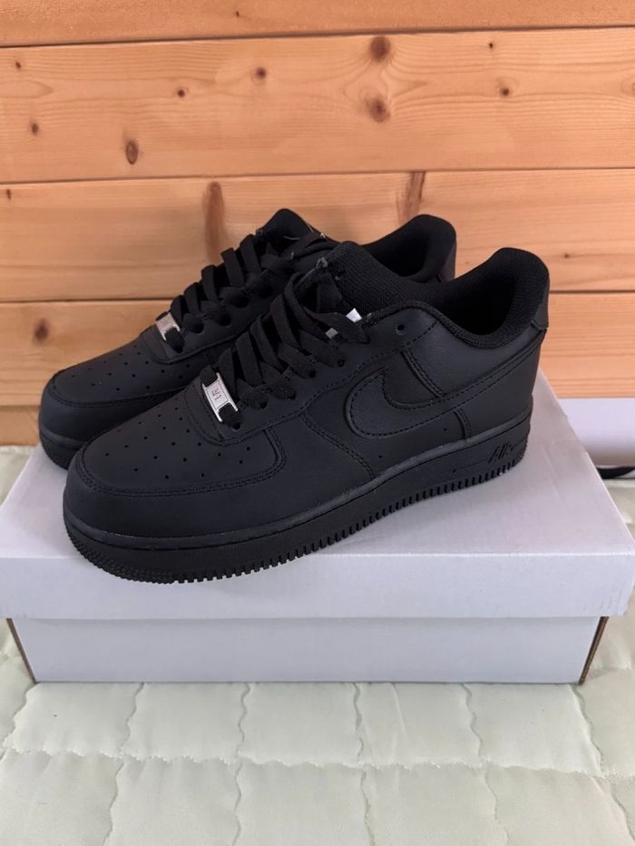 Nike Air Force 1 Low '07 Noir  Taille 41 - photo numéro 4