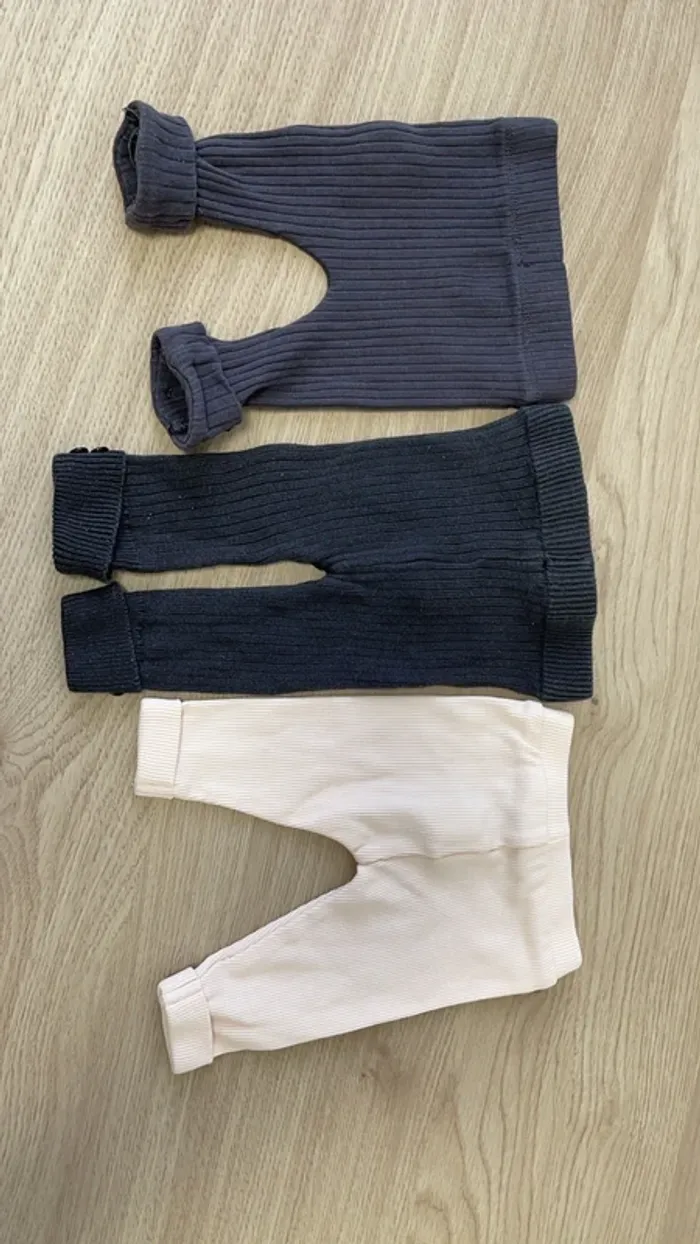 Lot de 3 bas 1 mois - photo numéro 2