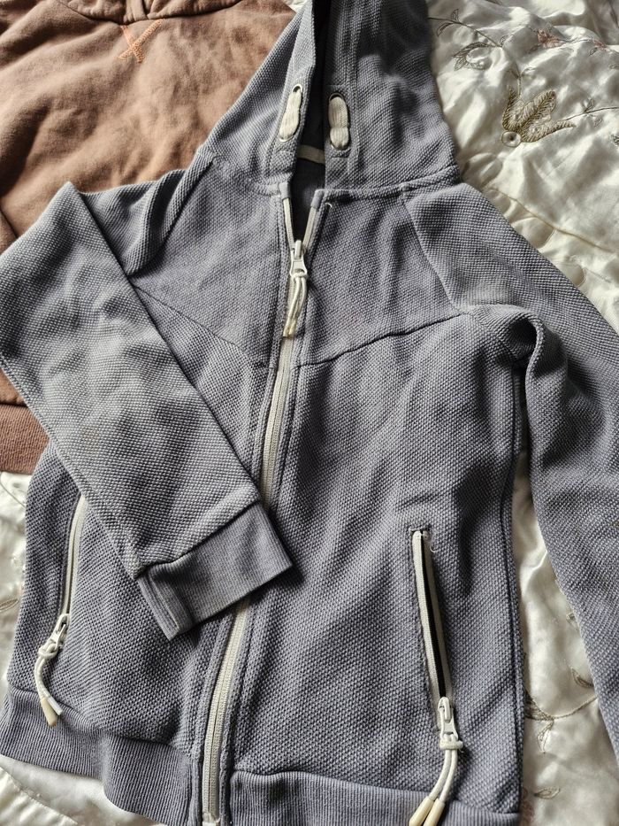 2 sweets à capuche dont 1 zippé - photo numéro 2