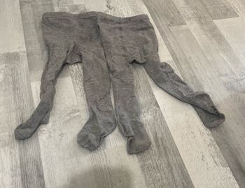Deux collants gris