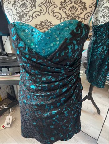 robe 38/40 bustier strass et dentelle noir  moulante