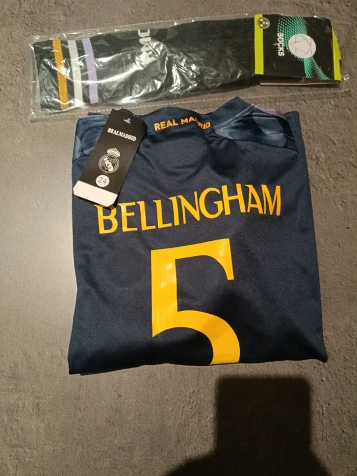 Tenue foot Real Madrid Jude Bellingham bleu. T.24 - photo numéro 4