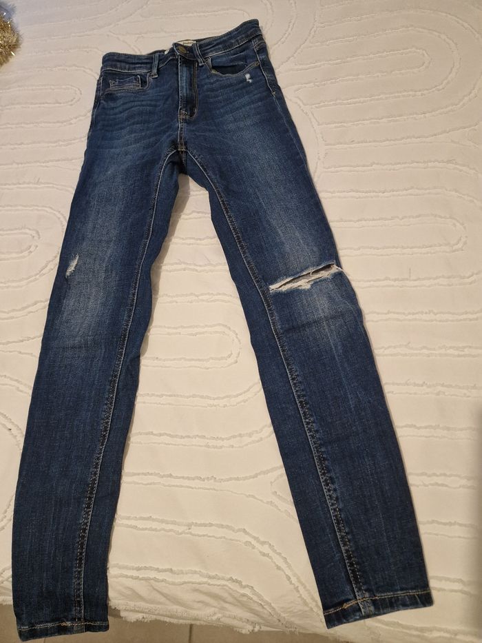 Vends Jeans Stradivarius neuf taille 36