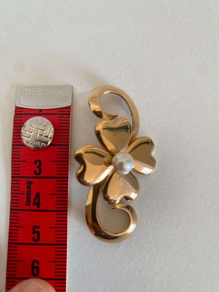 Broche vintage trèfle avec perle sur une note de musique en métal doré - photo numéro 4