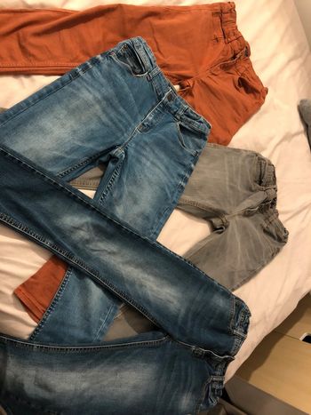 4 pantalons jeans skinny fit + 1 donné