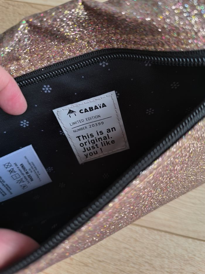 Pochette Cabaia Dorée Pailletée Édition Limitée Noël 2023 Pain d'épice Neuve sans étiquette - photo numéro 3