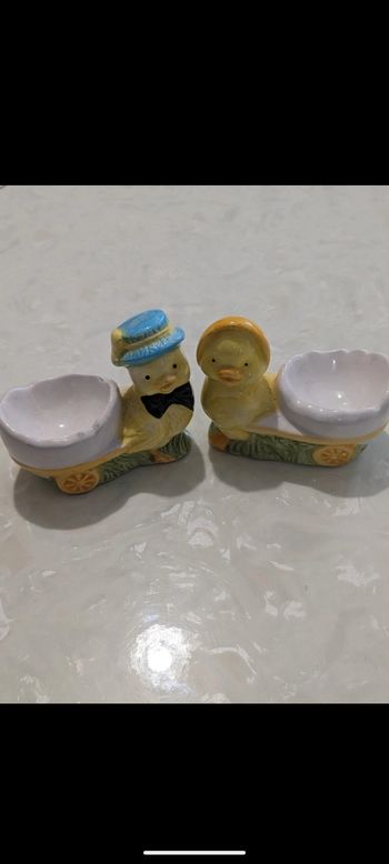 Lot de deux coquetiers vintage.