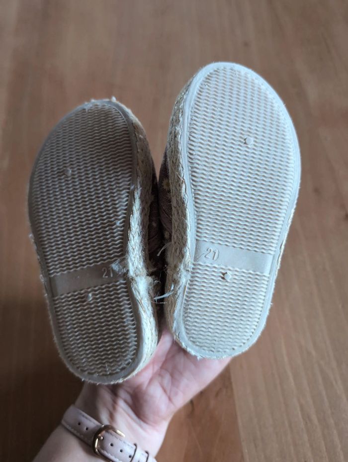 Baskets sans lacets pointure 21 - photo numéro 3